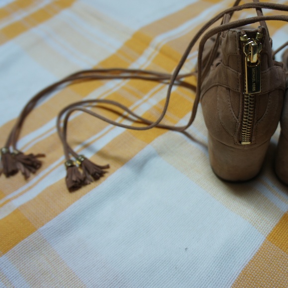 Michael Kors Monterey Tassel Gladiator Heeled - Picture 3 of 7